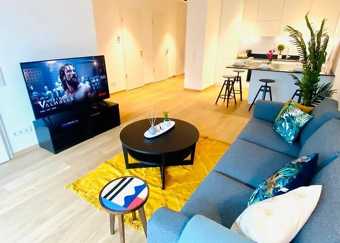 Charming Flat With Terrace & Parking