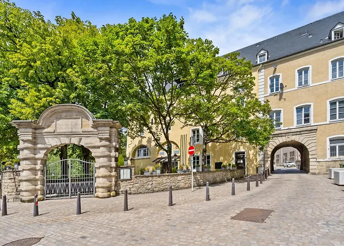 Modern Apartments In Clausen With Wifi, Kitchen & Workspace