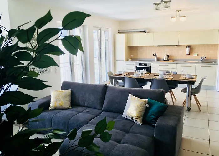 Art Deco 100M2 Flat 2 Min Walking From Train Station In City Center, Free Parking And Terrace - 2B