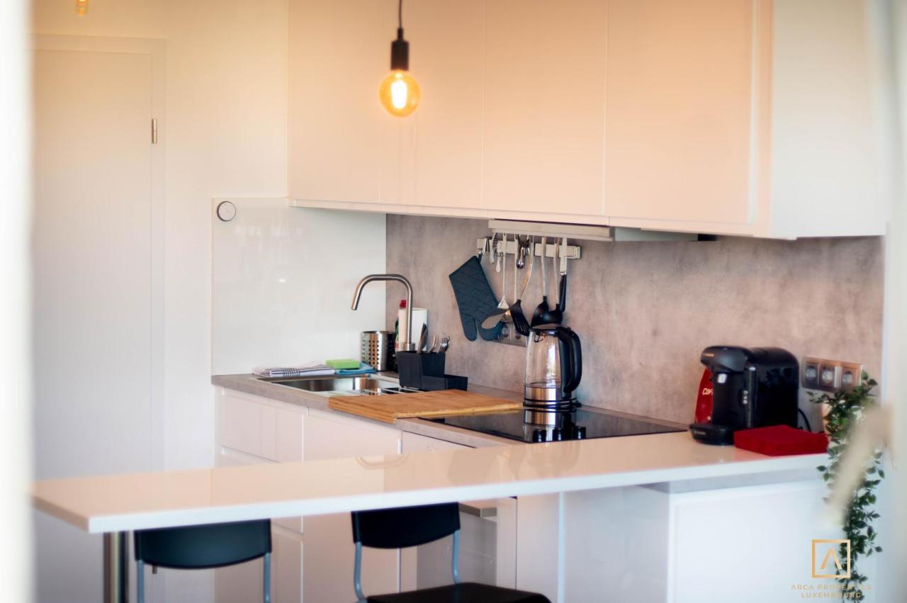 Modern Style Studio With Balcony, Smart Tv, Business&leisure Apartment *