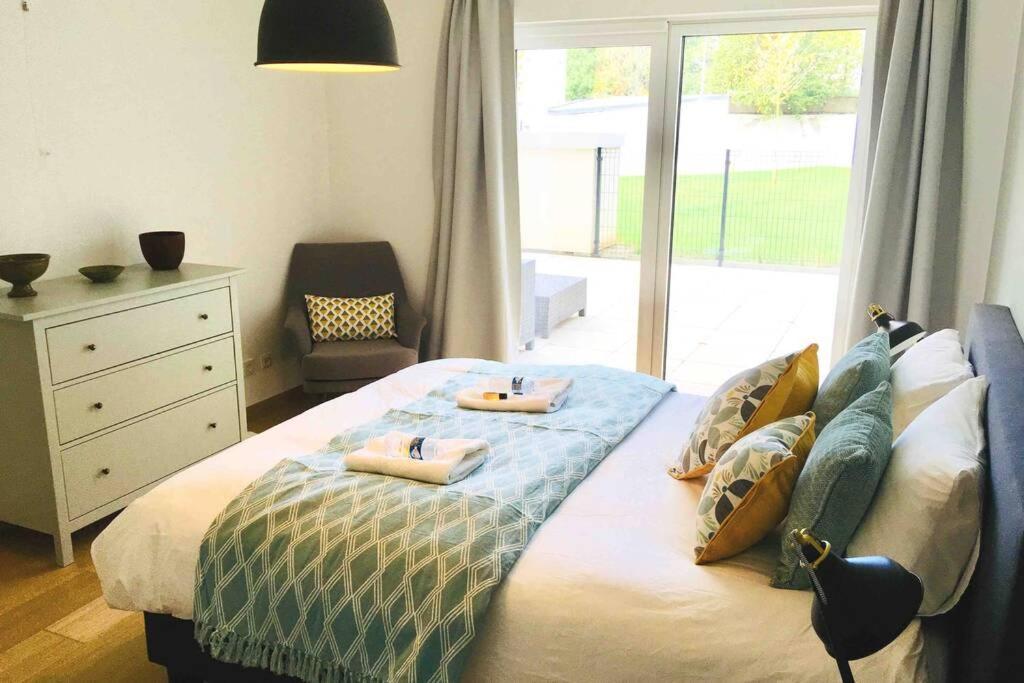 Large Family Retro Flat In Center- Large Terrace & Garden View, Free Parking Luxemburg