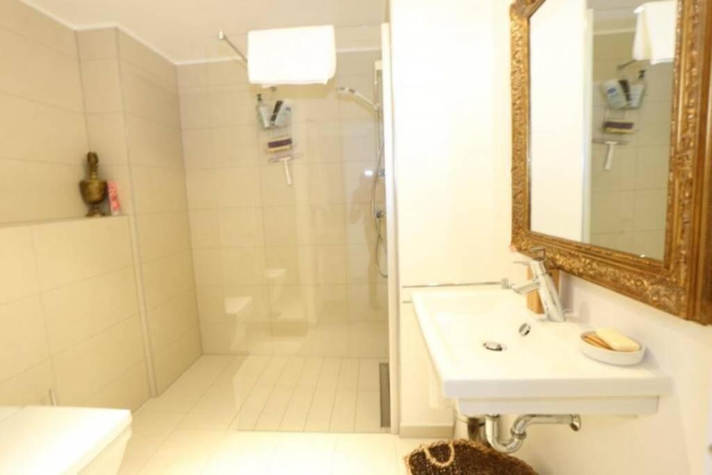 Appartement Large Family Retro Flat In Center- Large Terrace & Garden View, Free Parking *