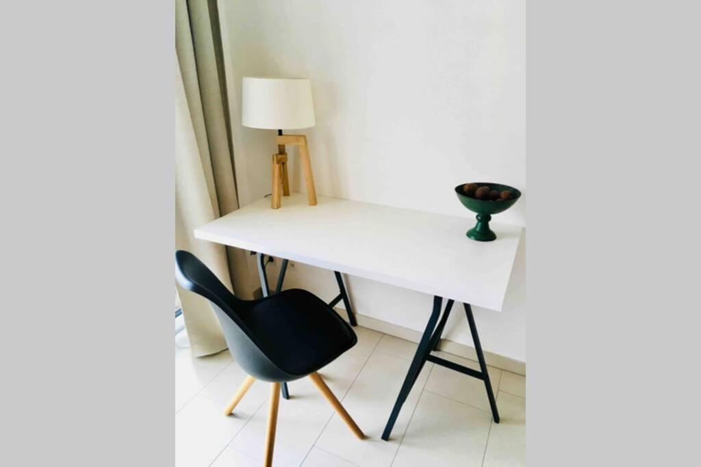 Appartement Large Family Retro Flat In Center- Large Terrace & Garden View, Free Parking *