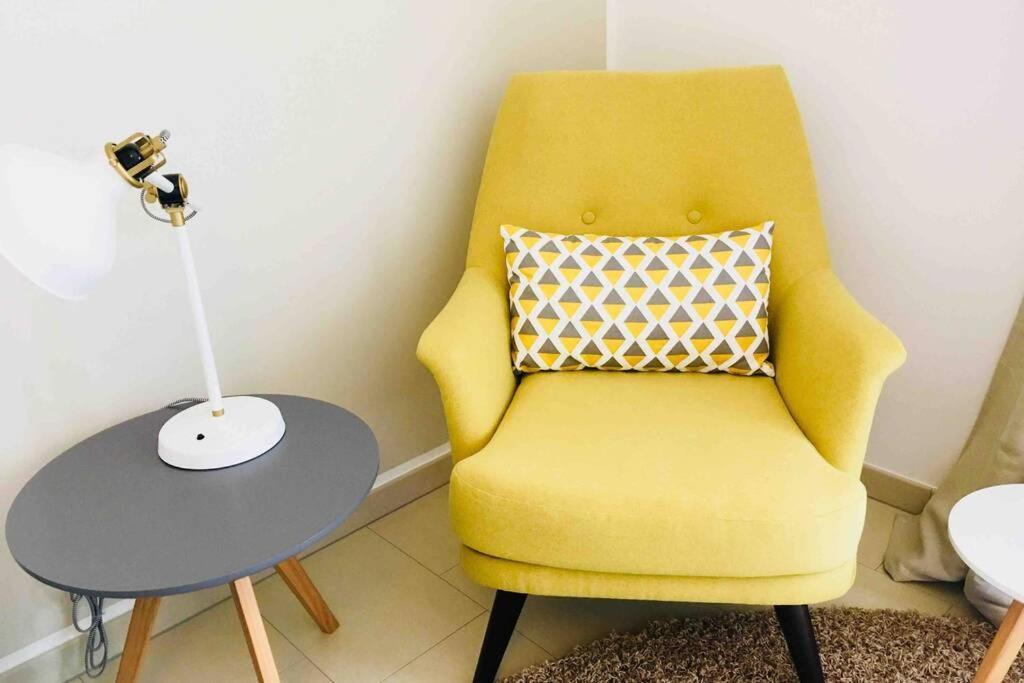 Large Family Retro Flat In Center- Large Terrace & Garden View, Free Parking