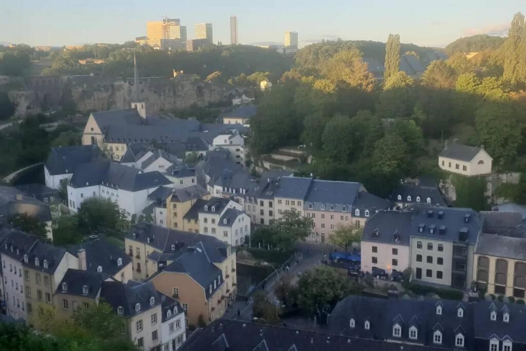 Large Family Retro Flat In Center- Large Terrace & Garden View, Free Parking *
