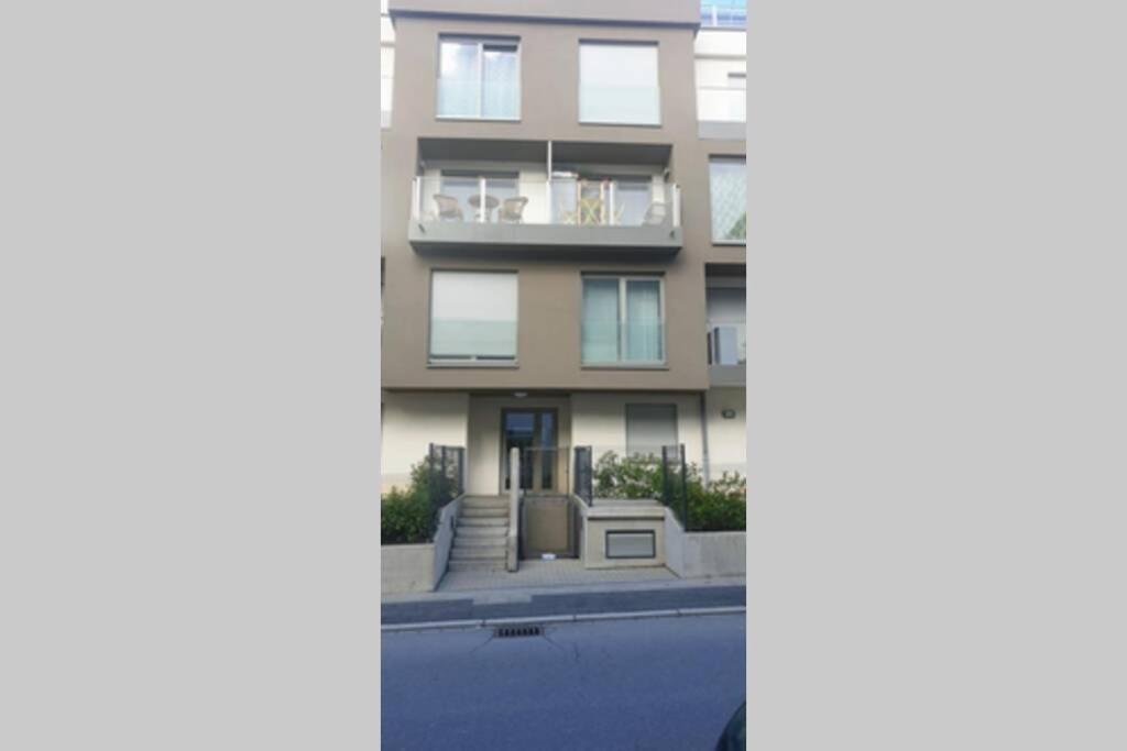 Large Family Retro Flat In Center- Large Terrace & Garden View, Free Parking