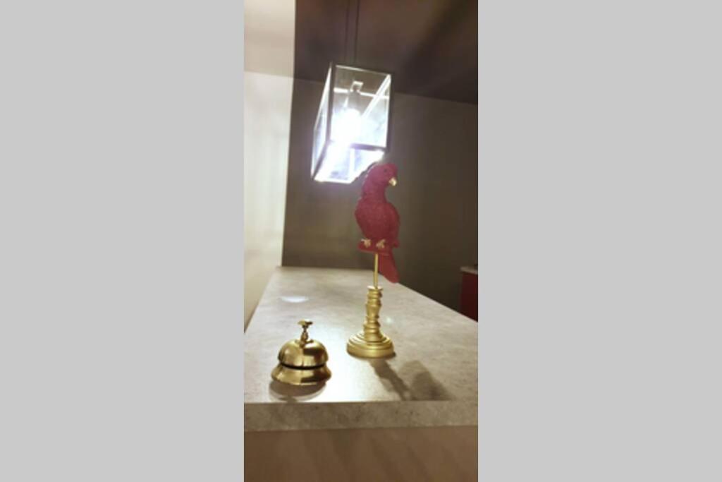 Modern 4 Beds In Convenient Location, Free Parking