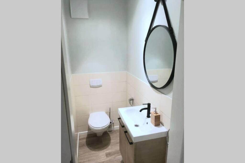 Apartment Modern 4 Beds In Convenient Location, Free Parking