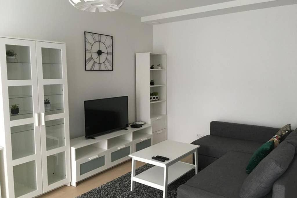 Trendy New And Large 3 Beds *