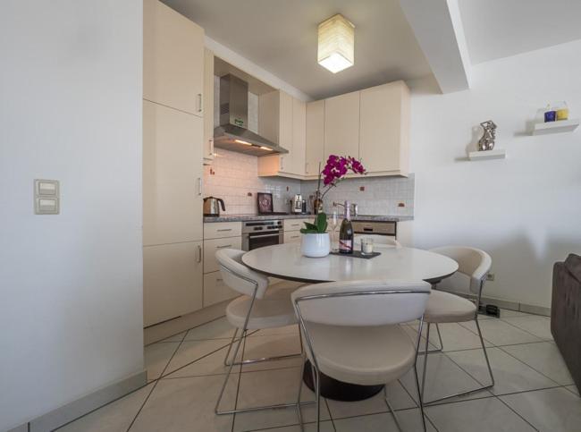 Luxury Penthouse With 3 Balconies -2 Bedrooms -petrus View & Parking