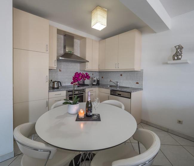 Appartement Luxury Penthouse With 3 Balconies -2 Bedrooms -petrus View & Parking *