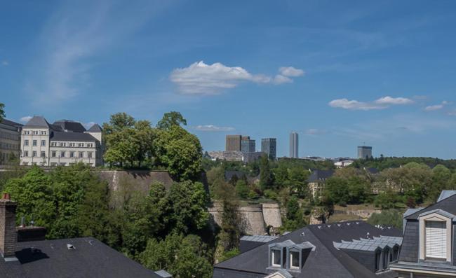 Luxury Penthouse With 3 Balconies -2 Bedrooms -petrus View & Parking *