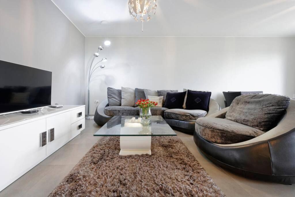 Luxury 2bed 100m2 Centre With Terrace Apartment *
