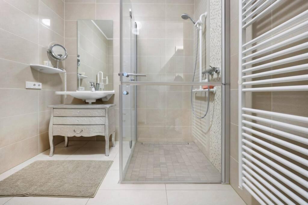 Apartment Luxury 2bed 100m2 Centre With Terrace
