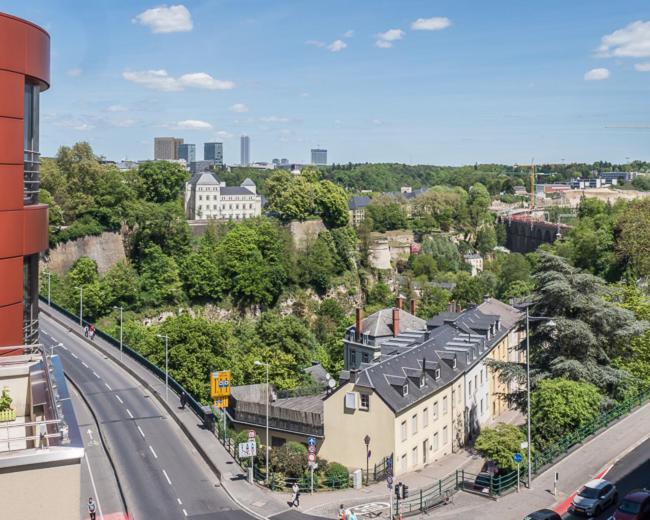 Luxury Penthouse With 3 Balconies -2 Bedrooms -petrus View & Parking Appartement