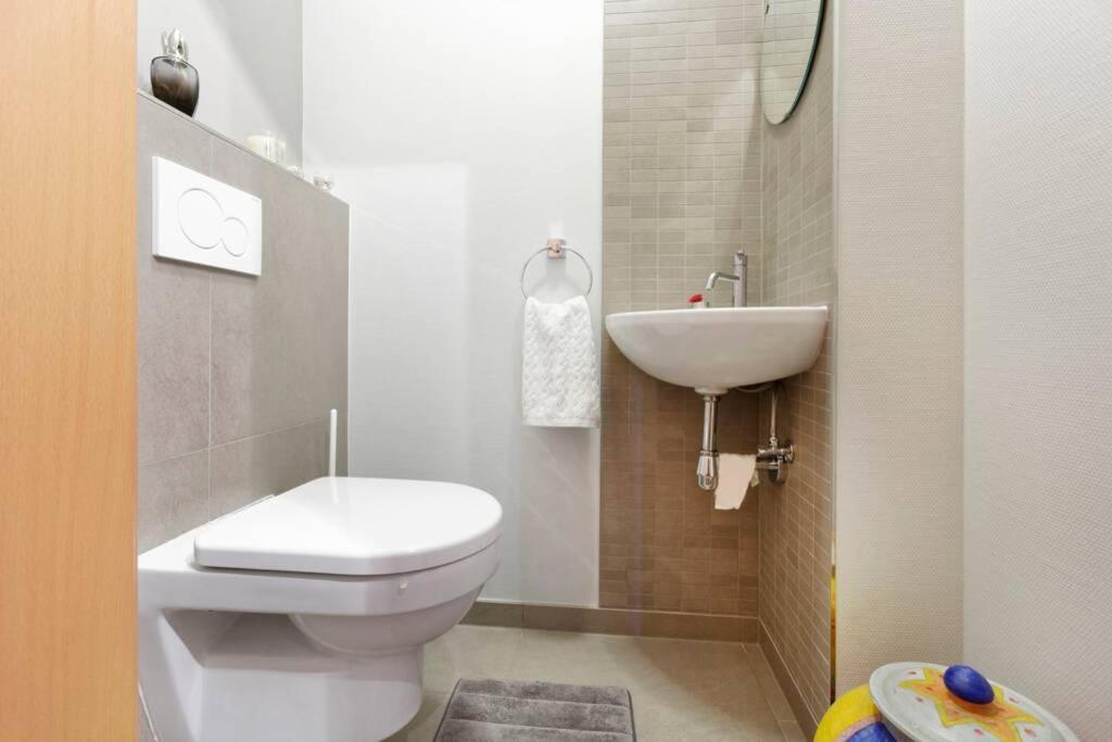 Luxury 2bed 100m2 Centre With Terrace Apartment *