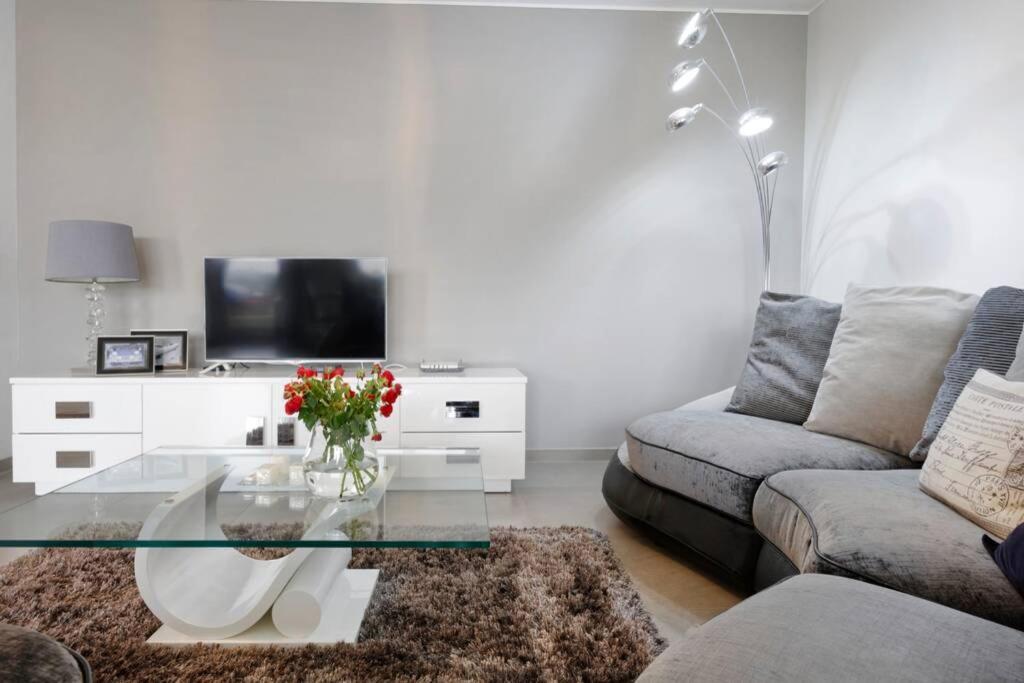 Apartment Luxury 2bed 100m2 Centre With Terrace *