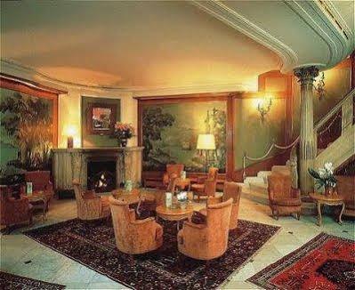 Grand Cravat Hotel