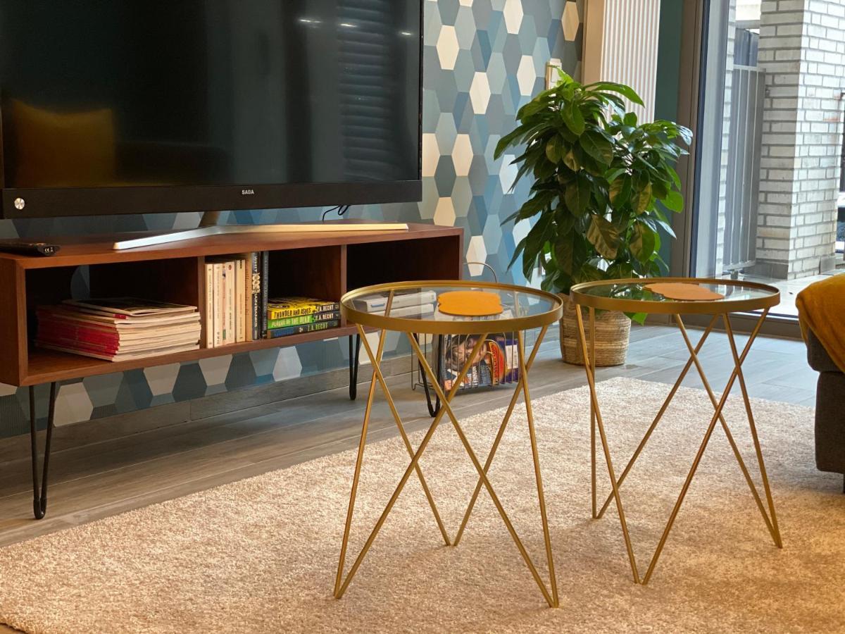 Bright And Chic In Lux Apartment