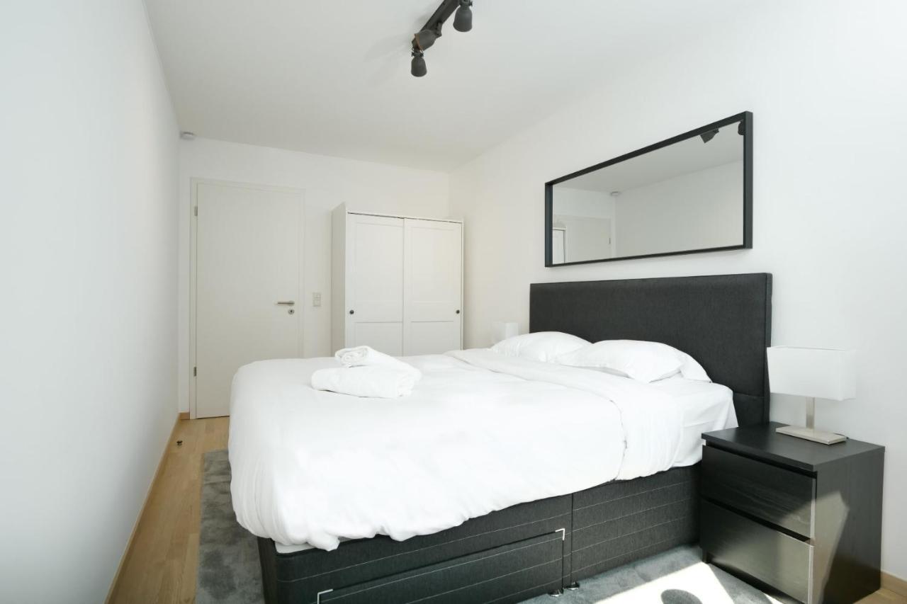 2br Apt 100 M2 W Terrace, Free Parking, Business Or Leisure *
