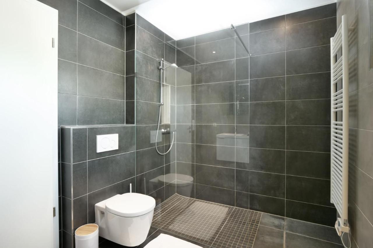 2br Apt 100 M2 W Terrace, Free Parking, Business Or Leisure Apartment