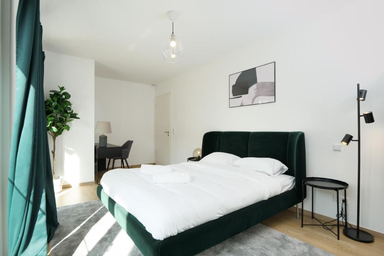 2br Apt 100 M2 W Terrace, Free Parking, Business Or Leisure *