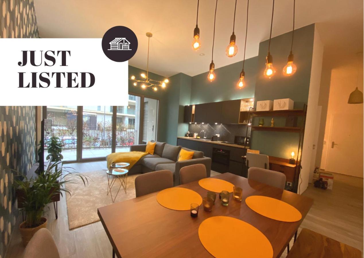 Bright And Chic In Lux Apartment