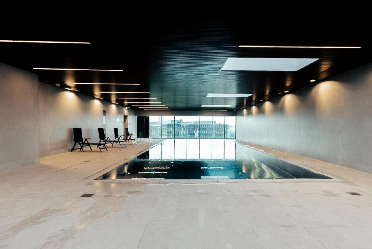 Luxury 1 Bedroom Apt W Spa, Fitness & Swimming Pool - Zenith Towers *