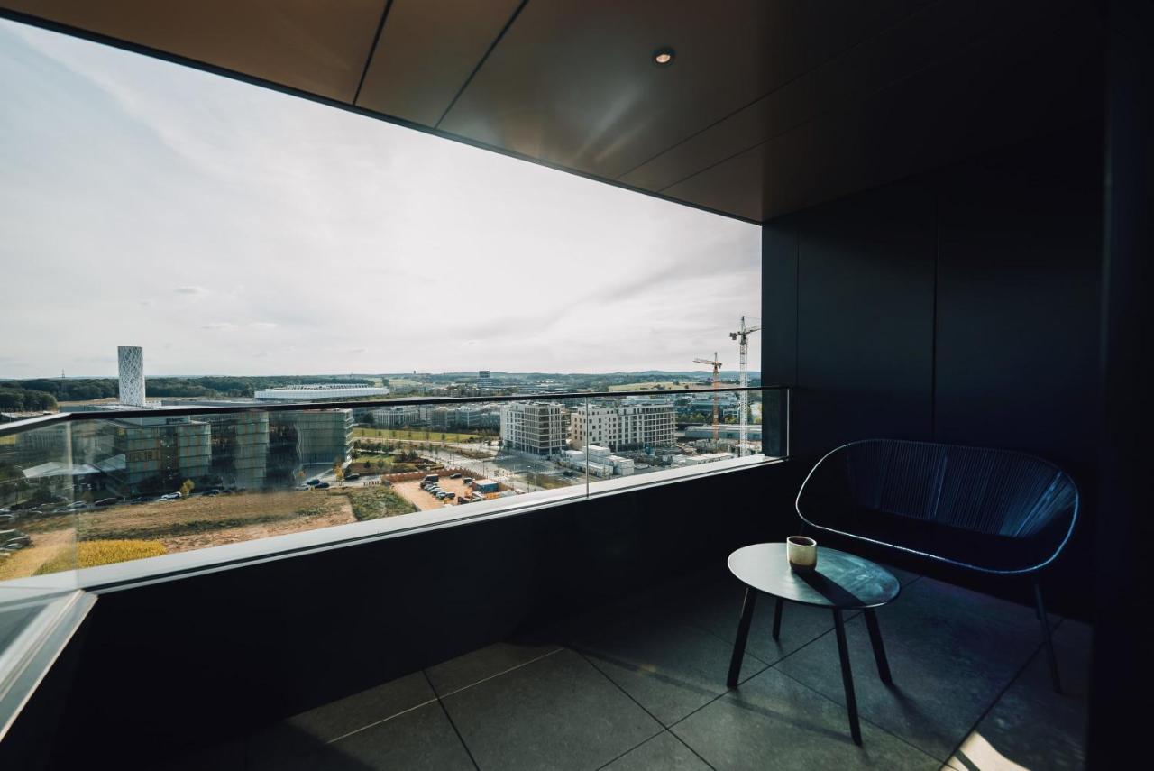 Luxury 1 Bedroom Apt W Spa, Fitness & Swimming Pool - Zenith Towers *