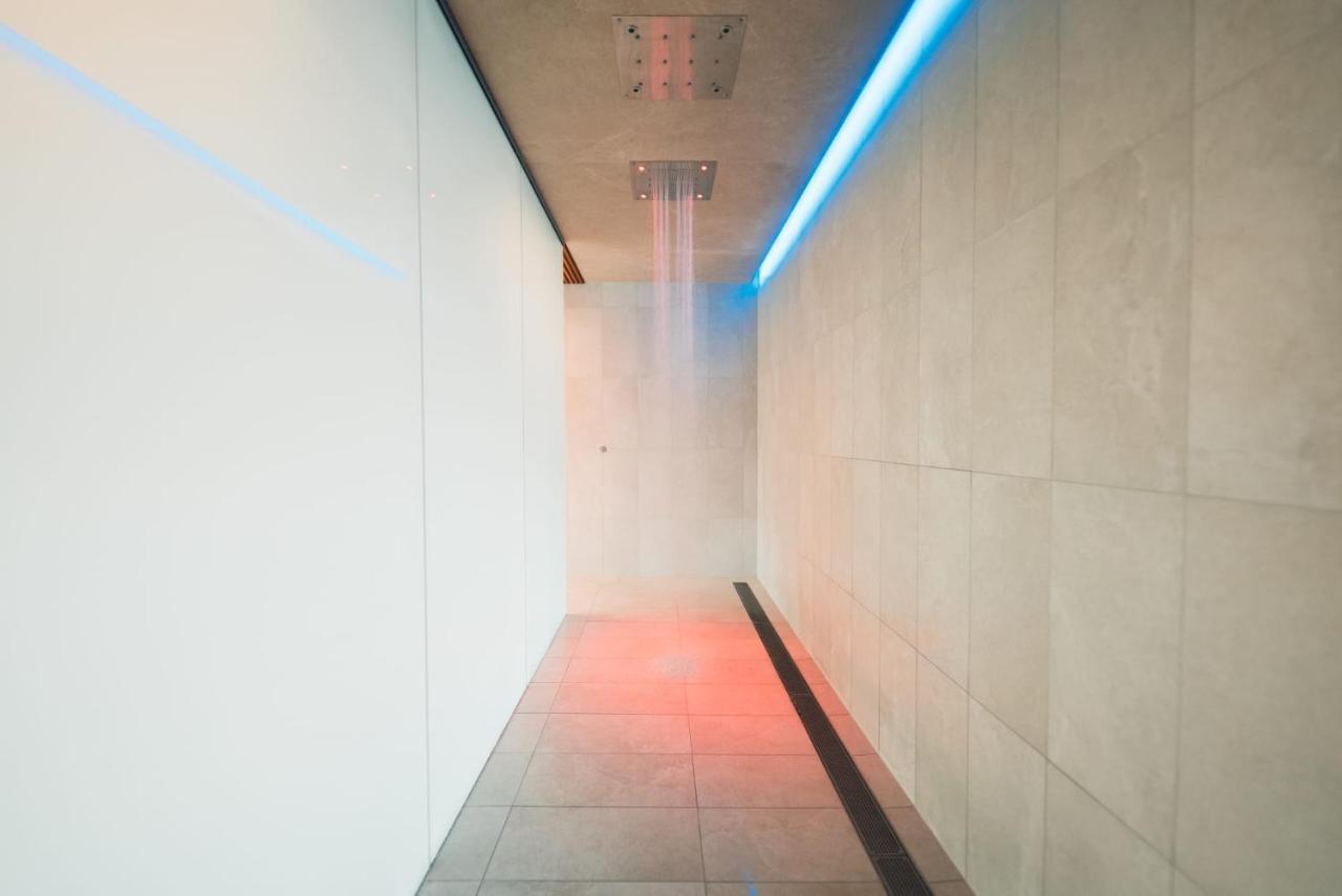 Luxury 1 Bedroom Apt W Spa, Fitness & Swimming Pool - Zenith Towers