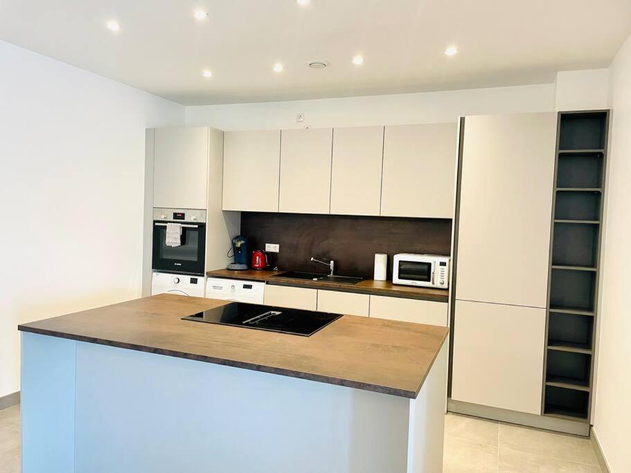 Brand New 2 Bedrooms With Parking And Terrace - 142-96 * Luxemburg