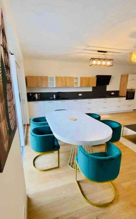 Brand New Luxury 3 Bedrooms, Terrace And Free Parking - Noah Apartment