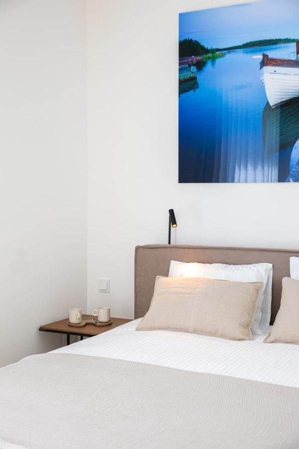 En Bedrooms At Reckenthal House By Rentaroo *