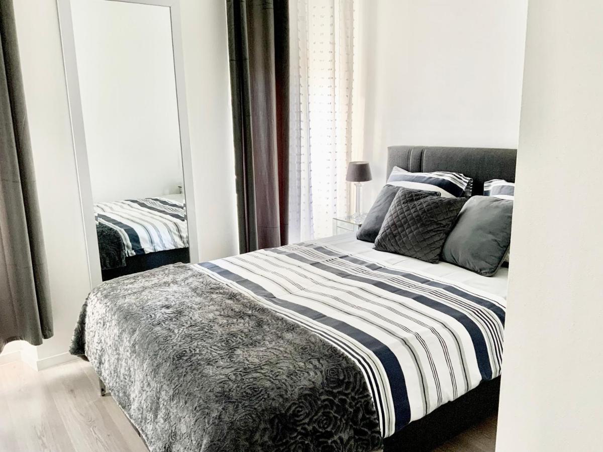 Executive Double With En-suite In Centre R4 *