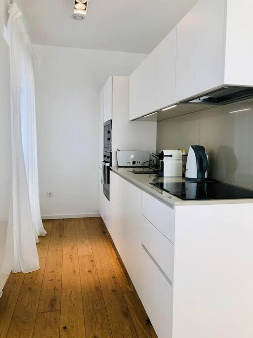 Adorable Center With Parking, Near Tram