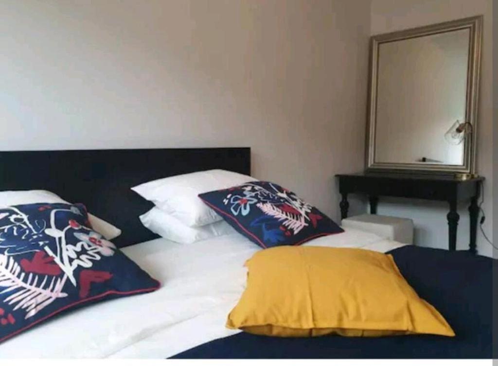 Beautiful Three Queen Beds In City Center , 100m2, Near Tram Apartamento