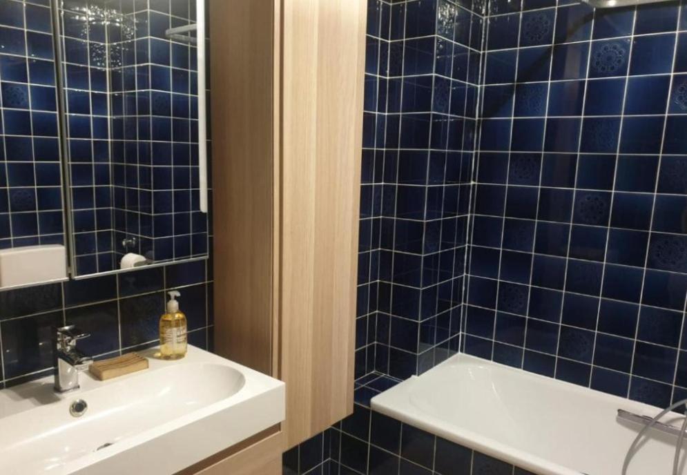 Beautiful Three Queen Beds In City Center , 100m2, Near Tram *