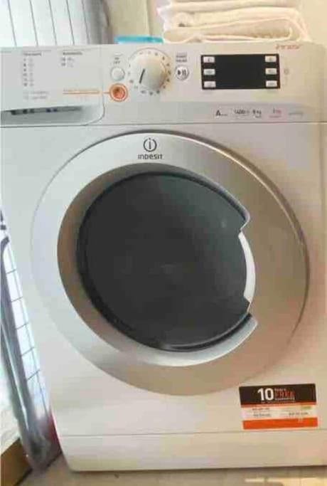 Business Flat. Terrace & Free Parking Apartment *