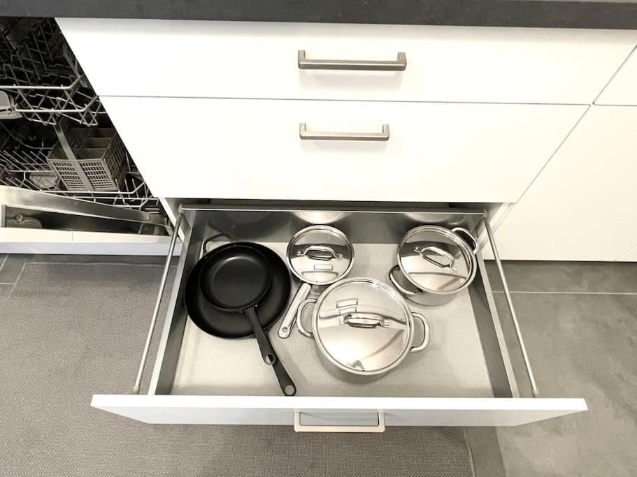 Penthouse With Garden And Parking In Center- Kpg Appartement