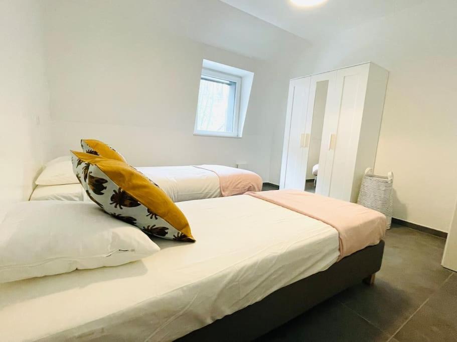 Penthouse With Garden And Parking In Center- Kpg Appartement