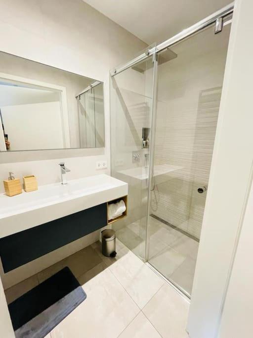 Luxury 3 Bedrooms Flat In The Heart Of Gasperich Terrace And Parking-cd2 *