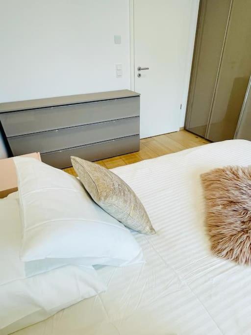 Luxury 3 Bedrooms Flat In The Heart Of Gasperich Terrace And Parking-cd2 Apartamento