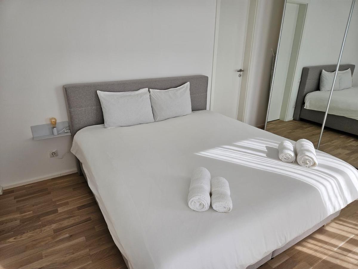 Apartment New Spacious Two Bedroom Center With Parking, Near Public Transport Luxemburg