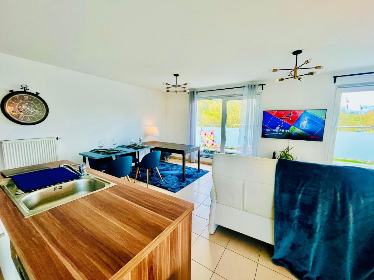 Apartment City - 70m2 - Easy Parking - Bus - 2 Tvs - Between City And Forest