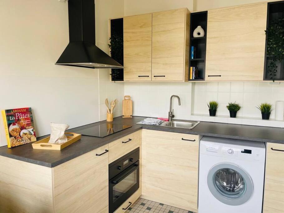 Spacious 1 Bed In The Heart Of Center - 21 *