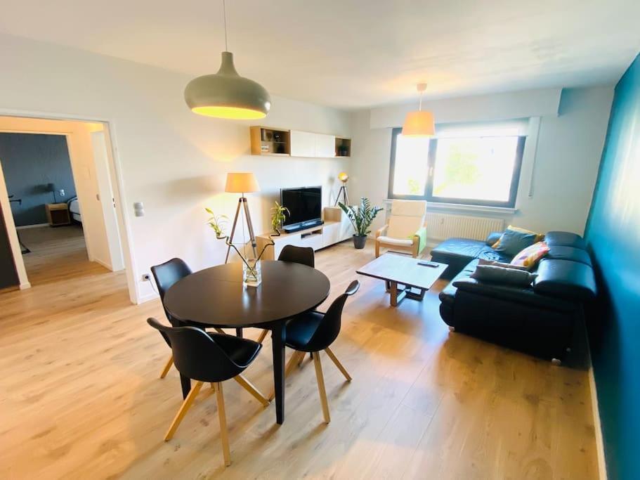 Large 1 Bedroom In Center With Parking - 64 Apartamento