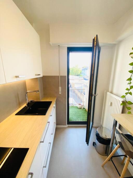 Large 1 Bedroom In Center With Parking - 64 Luxemburgo