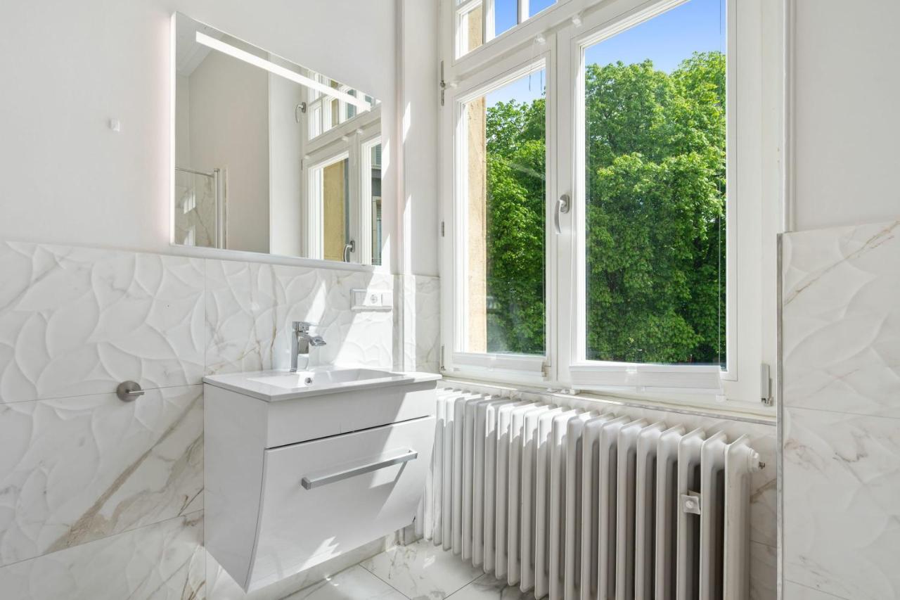 Villa W Shared Bathroom&kitchen In Luxury Luxembourg