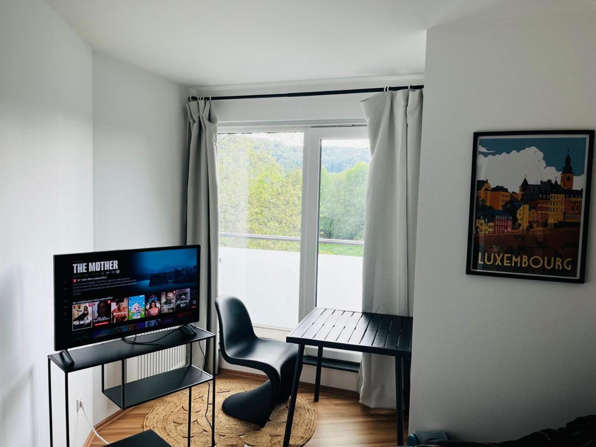 Apartment City - 70m2 - Easy Parking - Bus - 2 Tvs - Between City And Forest *