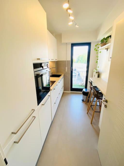 Large 1 Bedroom In Center With Parking - 64 Apartamento
